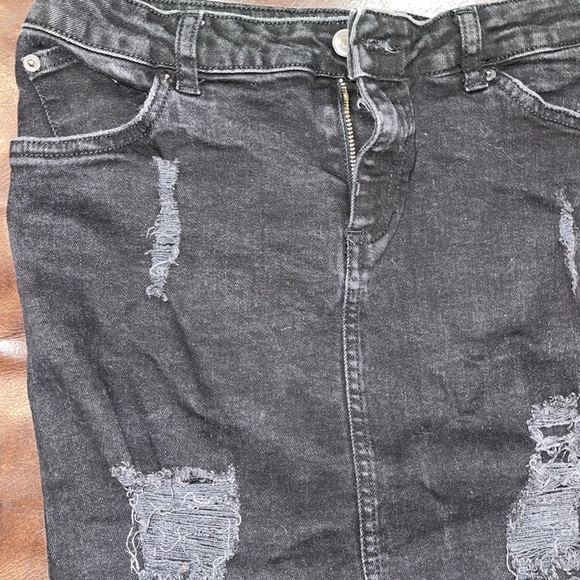 H&M black jean stretch distressed mini skirt 8 - Picture 3 of 13